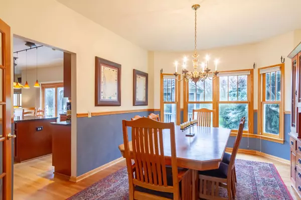 14N566 Timber Ridge DR, Elgin, IL 60124