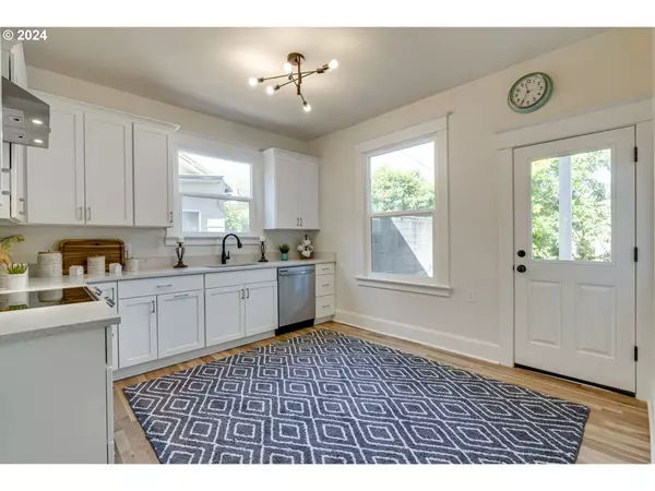 1932 SE 26TH AVE, Portland, OR 97214