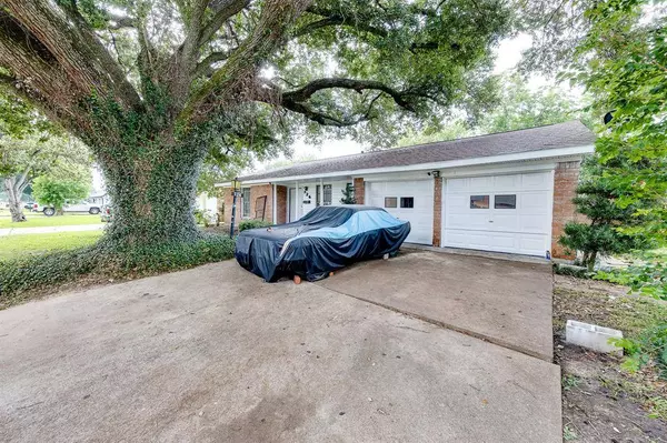 126 Outlook DR, Houston, TX 77034