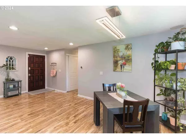 4010 SE LENORE CIR, Troutdale, OR 97060