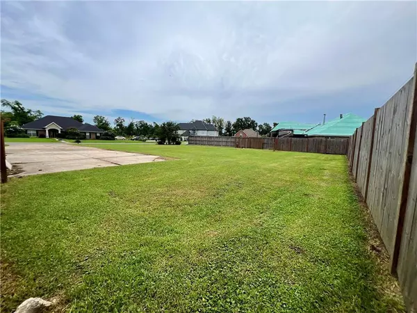 103 GENERAL TAYLOR DR, Hahnville, LA 70057