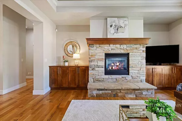 5867 N Saguaro Hills Place, Meridian, ID 83646