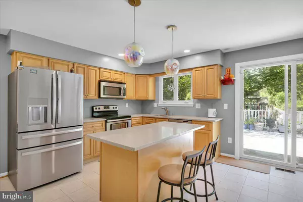 18 LAKEVIEW DR, Cherry Hill, NJ 08003