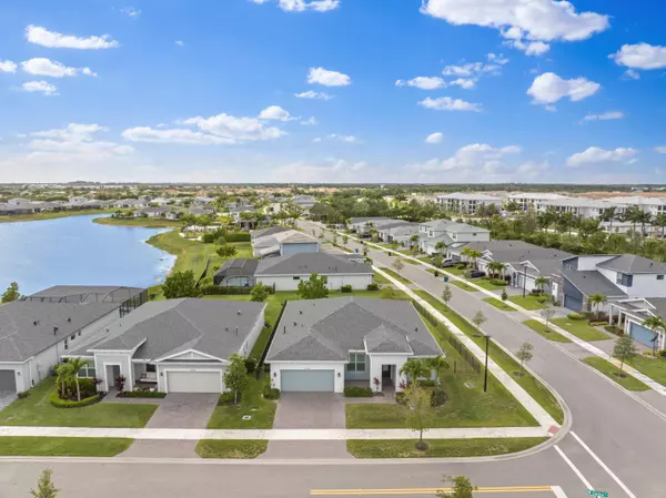 10768 SW Carina LN, Port Saint Lucie, FL 34987