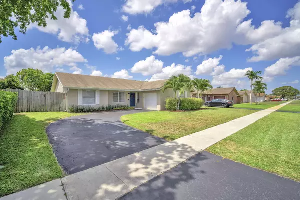 9511 Richmond CIR, Boca Raton, FL 33434