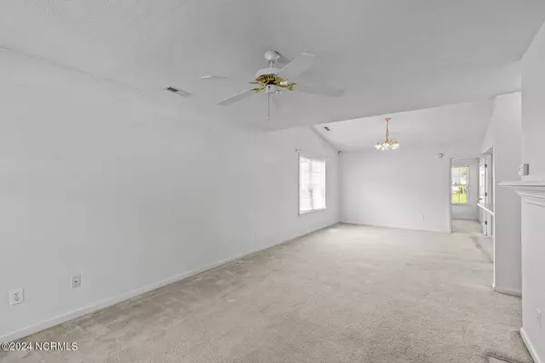 301 Winners Circle S, Jacksonville, NC 28546