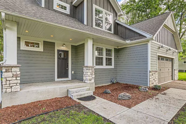 16280 Westgate LN, Eden Prairie, MN 55344