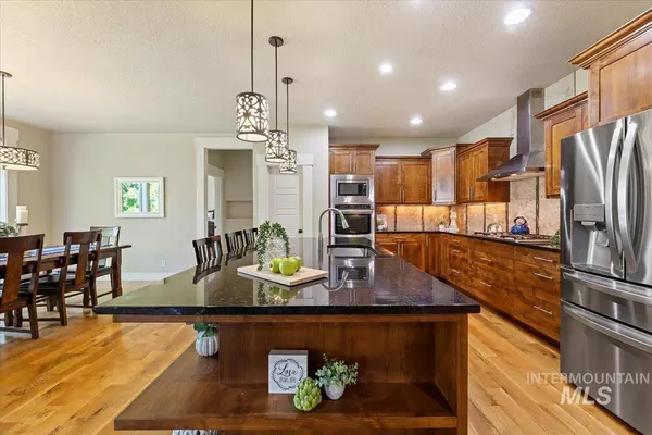 5867 N Saguaro Hills Place, Meridian, ID 83646