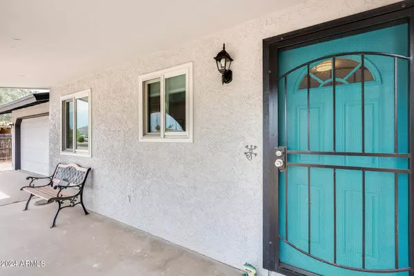 709 N RENNICK Drive, Apache Junction, AZ 85120