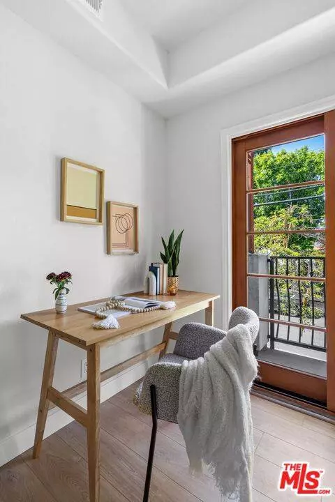 10542 Valley Spring Ln, Toluca Lake, CA 91602