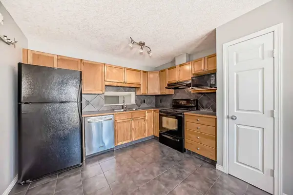 335 Copperfield BLVD SE, Calgary, AB T2Z 4Z4