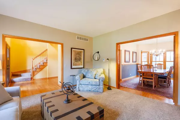 14N566 Timber Ridge DR, Elgin, IL 60124