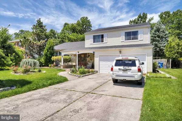 18 LAKEVIEW DR, Cherry Hill, NJ 08003