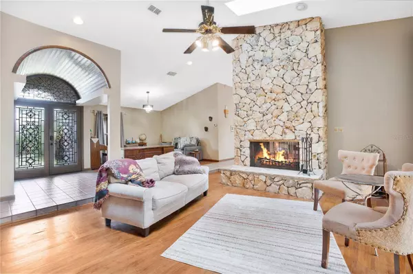 209 S LAKESHORE DR, Ocoee, FL 34761