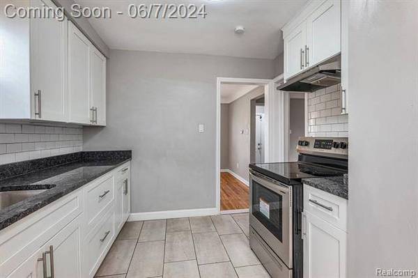 19352 ROSELAWN Street, Detroit, MI 48221