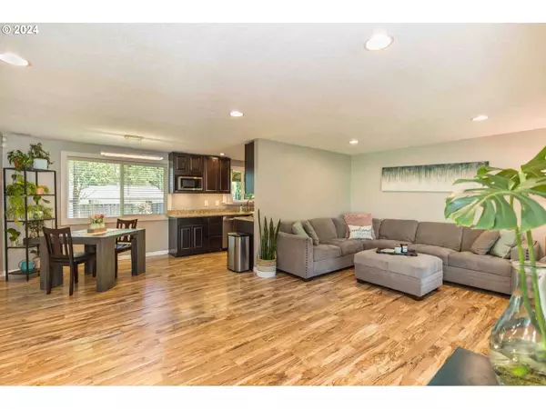 4010 SE LENORE CIR, Troutdale, OR 97060