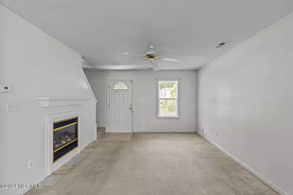 301 Winners Circle S, Jacksonville, NC 28546