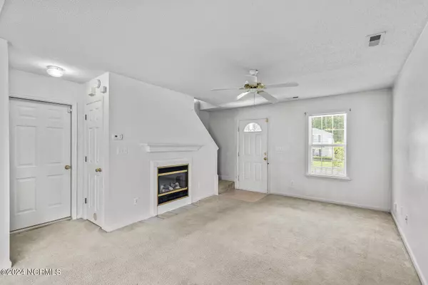 301 Winners Circle S, Jacksonville, NC 28546