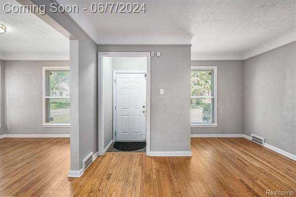 19352 ROSELAWN Street, Detroit, MI 48221