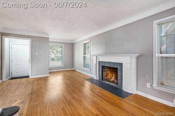 19352 ROSELAWN Street, Detroit, MI 48221