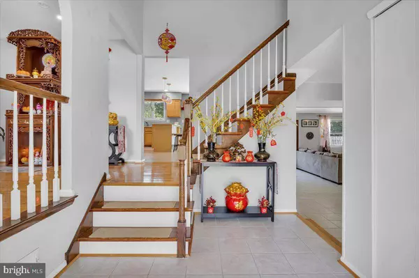 18 LAKEVIEW DR, Cherry Hill, NJ 08003