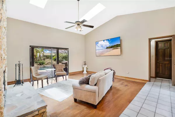 209 S LAKESHORE DR, Ocoee, FL 34761