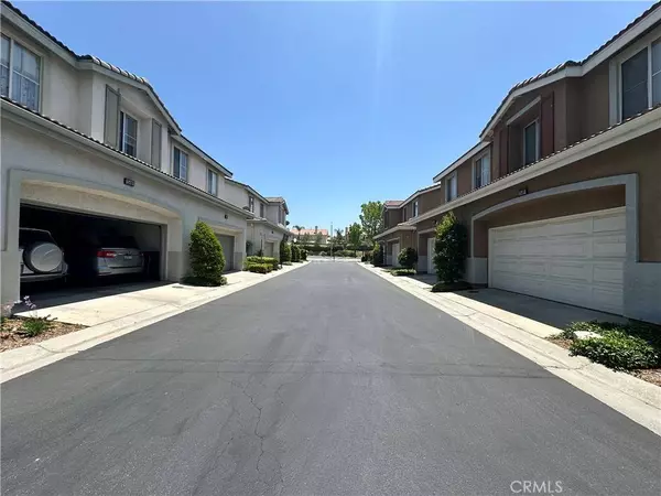 25407 Great Lake CT, Saugus, CA 91350