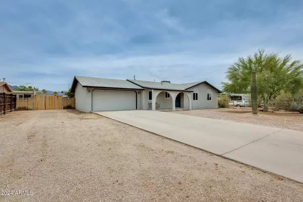 709 N RENNICK Drive, Apache Junction, AZ 85120