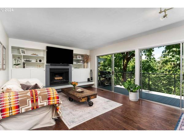 502 NW MACLEAY BLVD, Portland, OR 97210