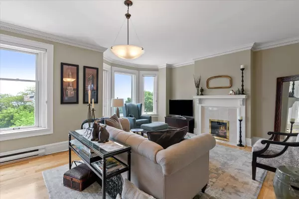 777 N Prospect Unit South Tier 4, Milwaukee, WI 53202