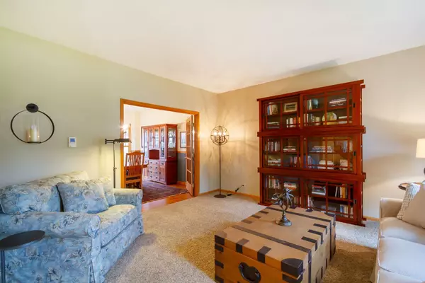 14N566 Timber Ridge DR, Elgin, IL 60124