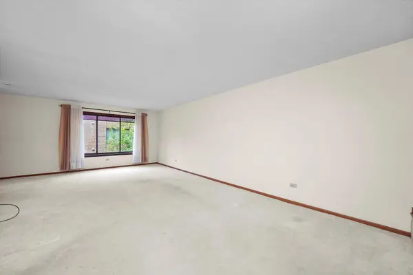 6401 Pershing RD #204, Stickney, IL 60402