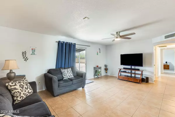 709 N RENNICK Drive, Apache Junction, AZ 85120