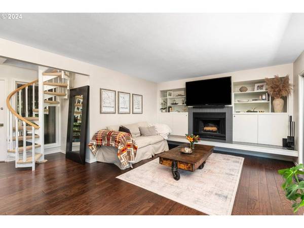 502 NW MACLEAY BLVD, Portland, OR 97210