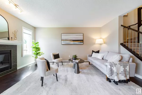 17533 13 AV SW, Edmonton, AB T6W 2J8