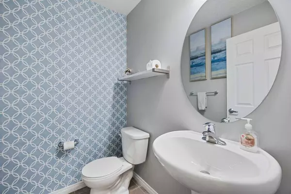 70 Hillcrest SQ SW, Airdrie, AB T4B 4H9