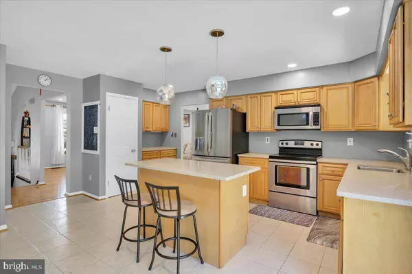 18 LAKEVIEW DR, Cherry Hill, NJ 08003