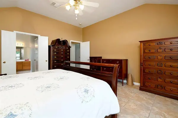 2315 Eden Green Drive, Arlington, TX 76001