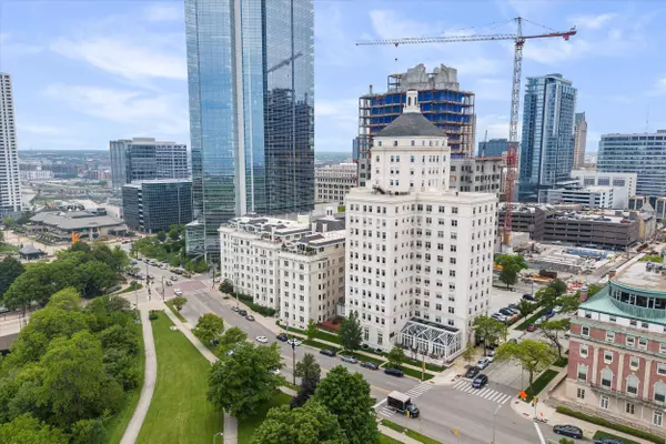 777 N Prospect Unit South Tier 4, Milwaukee, WI 53202