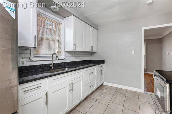 19352 ROSELAWN Street, Detroit, MI 48221