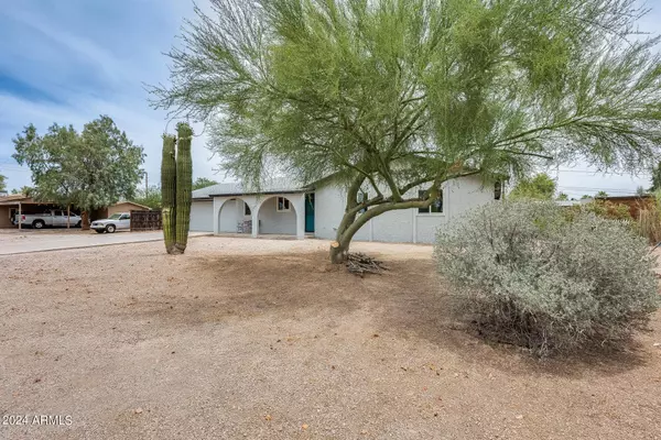 709 N RENNICK Drive, Apache Junction, AZ 85120