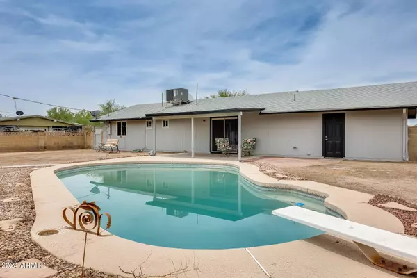 709 N RENNICK Drive, Apache Junction, AZ 85120