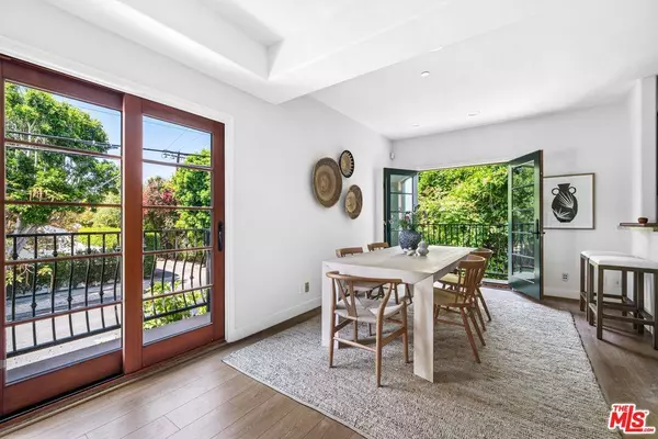 10542 Valley Spring Ln, Toluca Lake, CA 91602