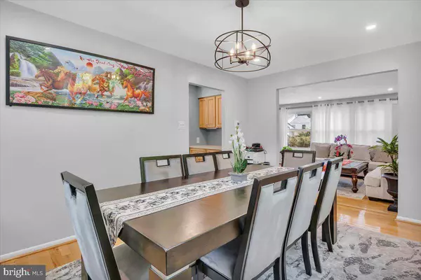 18 LAKEVIEW DR, Cherry Hill, NJ 08003