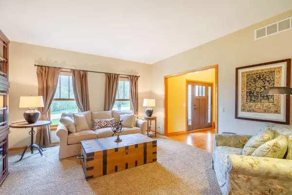 14N566 Timber Ridge DR, Elgin, IL 60124