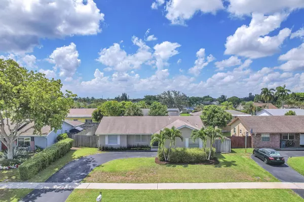 9511 Richmond CIR, Boca Raton, FL 33434