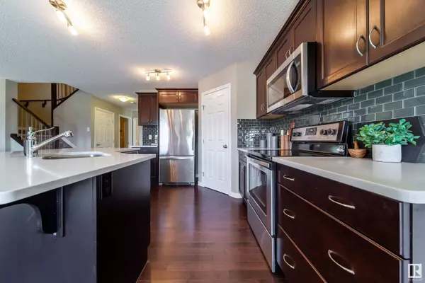 17533 13 AV SW, Edmonton, AB T6W 2J8