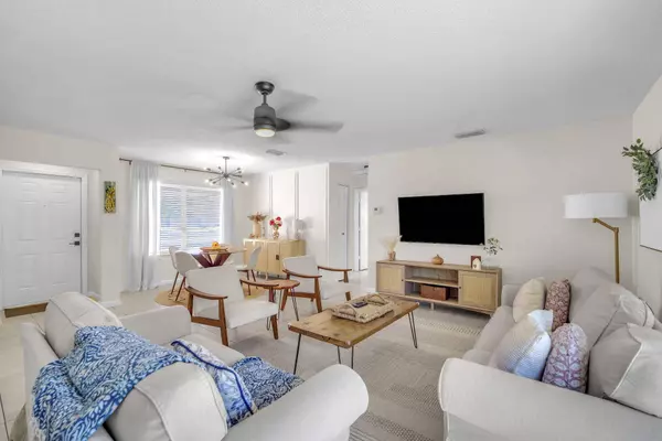 9511 Richmond CIR, Boca Raton, FL 33434