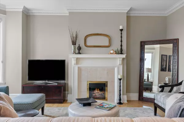 777 N Prospect Unit South Tier 4, Milwaukee, WI 53202