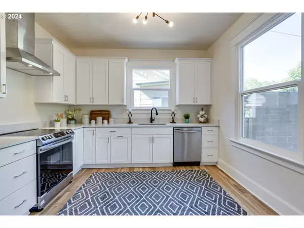 1932 SE 26TH AVE, Portland, OR 97214